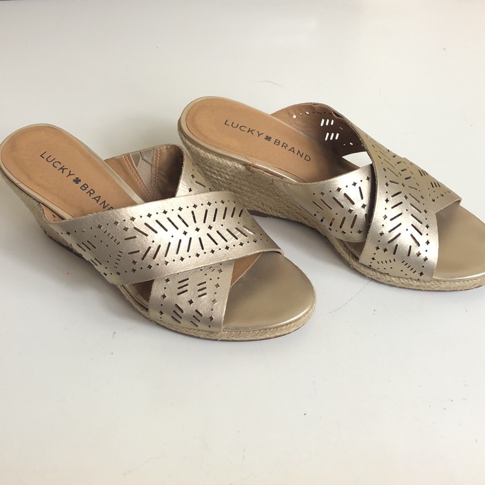 Lucky Brand sandals wedge style